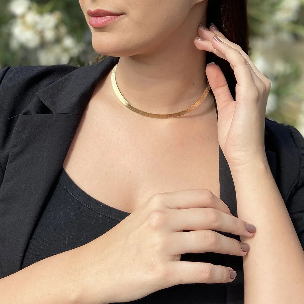 Tamis Jewellery 18k Gold Plated Detailed Rigid Choker Ireland Online worn by model with elegant style