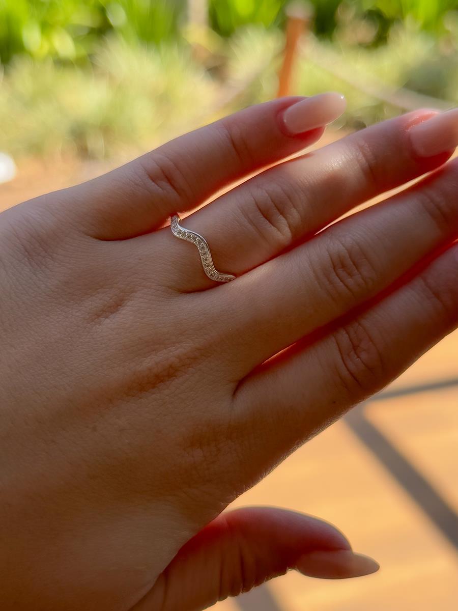 Elegant 925k Silver Studded Wavy Ring Ireland Online displayed on a hand with manicured nails