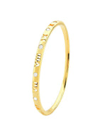 Gold beaded bracelet layered with minimalist bands – Dublin’s favorite Boho look