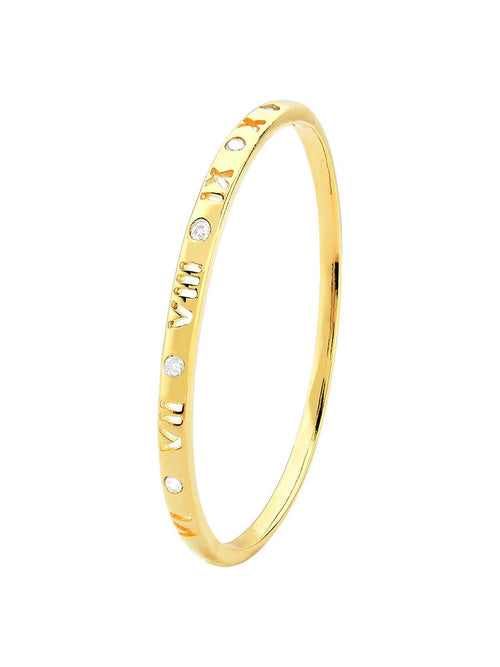 Gold beaded bracelet layered with minimalist bands – Dublin’s favorite Boho look