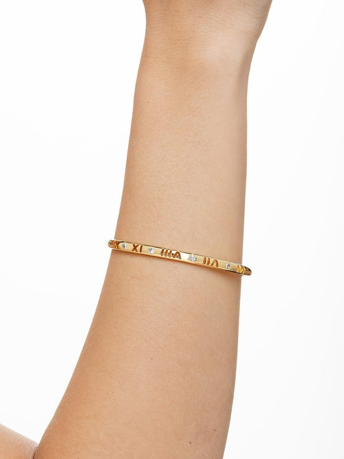 Close-up of 18K gold beaded bracelet – Handmade Brazilian jewelry in Ireland