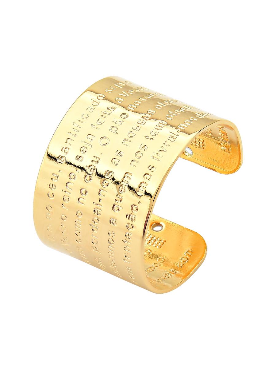 Close-up of 18k gold Pai Nosso ring – hypoallergenic Brazilian jewelry in Dublin