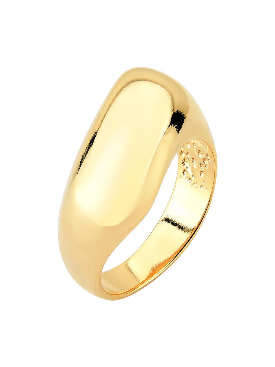 Close-up of Tamis Jewellery’s smooth gold band ring – nickel-free & hypoallergenic, shipped Ireland-wide