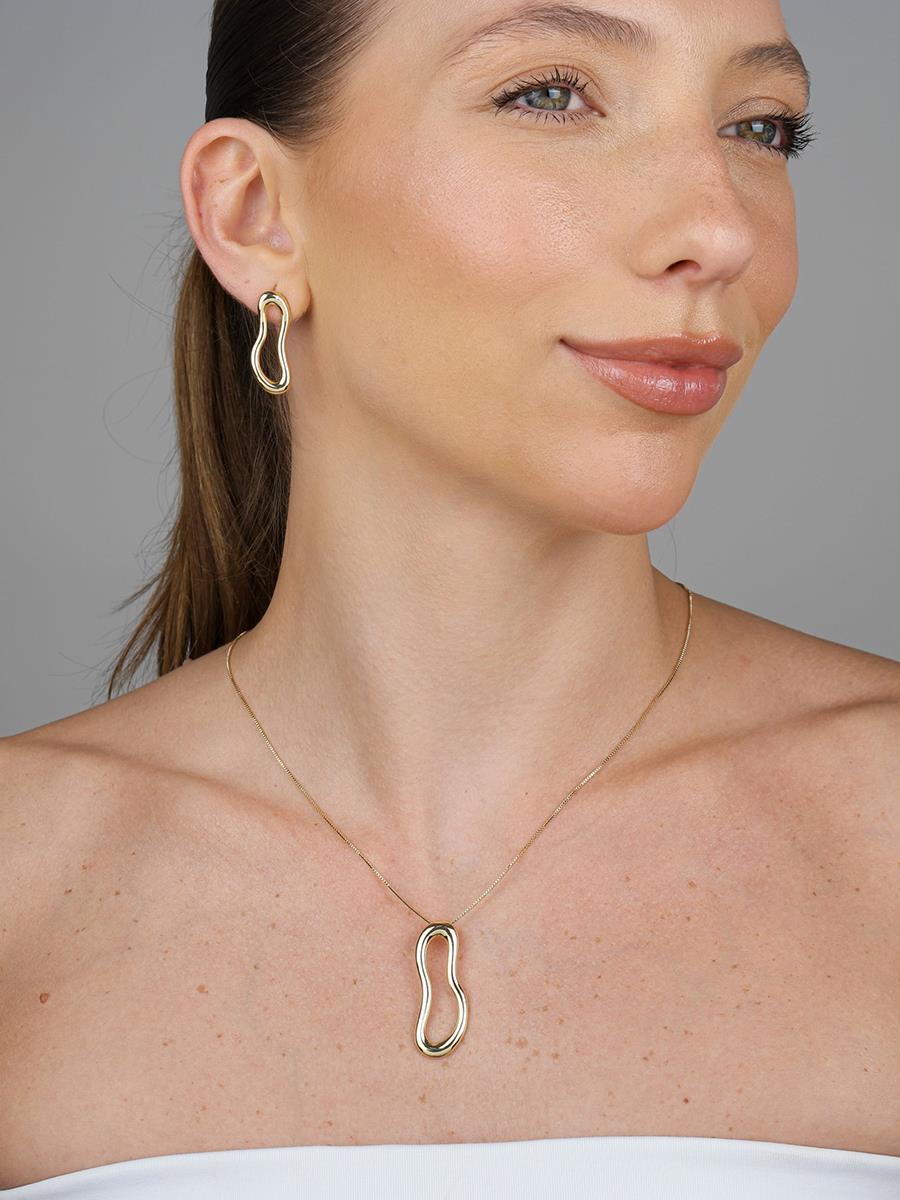 Gold organic jewelry set paired with casual outfit - Dublin minimalist style