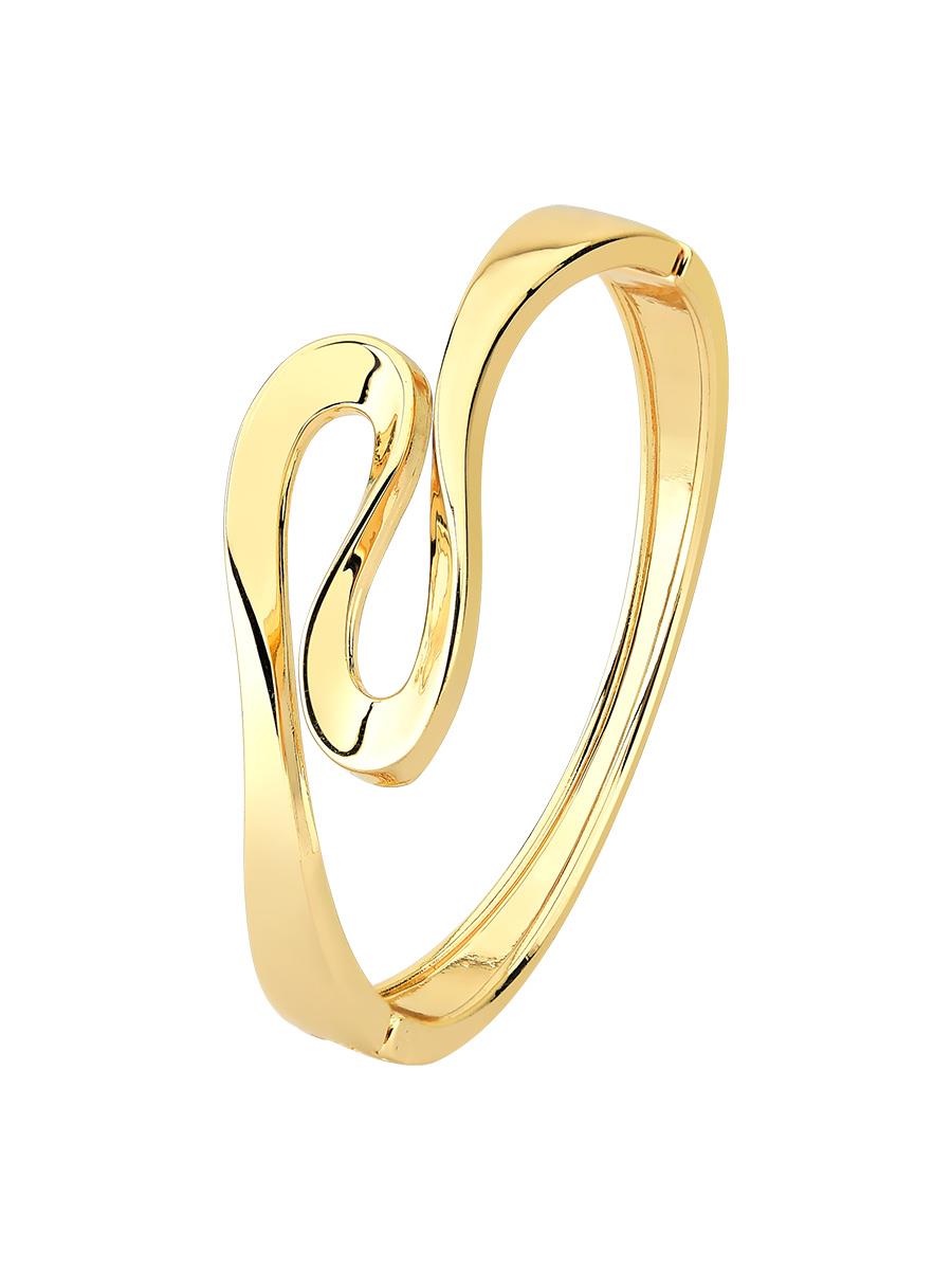 Gold wave bracelet layered with minimalist bangles – Dublin jewelry trend